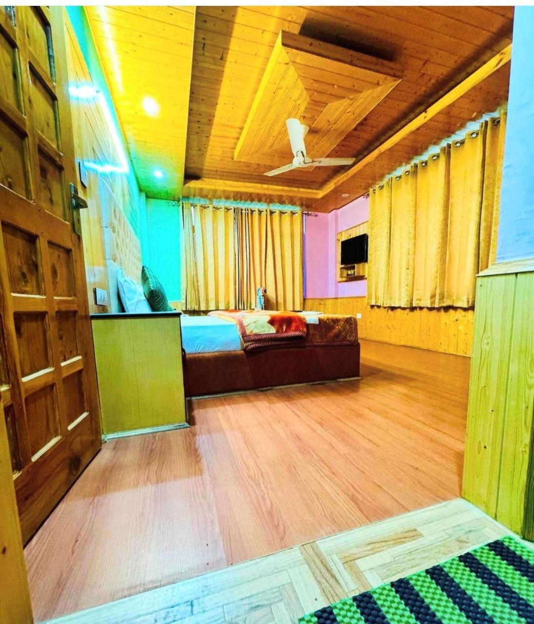 Hotel Himachal Heights มะนาลี ภายนอก รูปภาพ