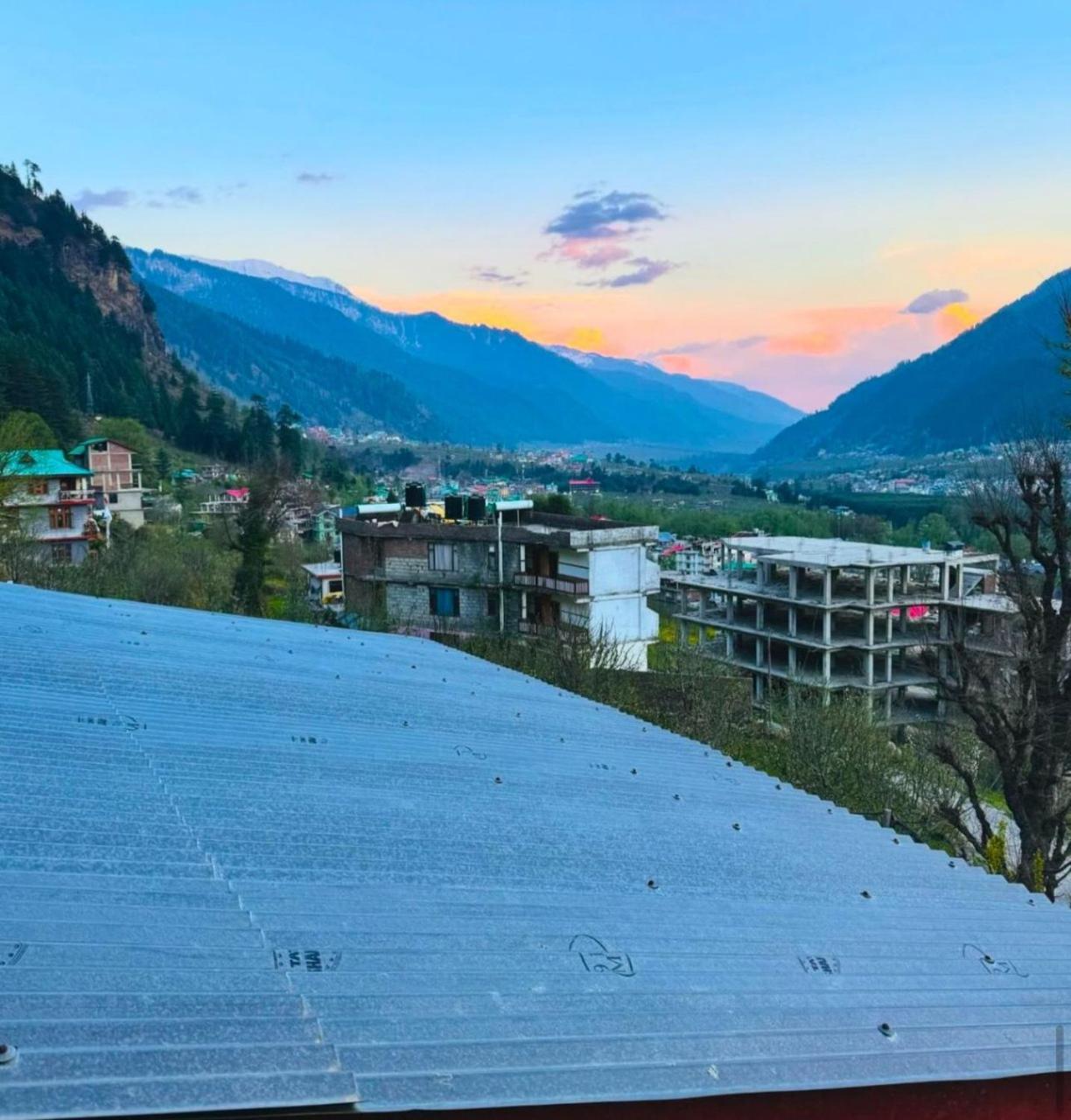 Hotel Himachal Heights มะนาลี ภายนอก รูปภาพ